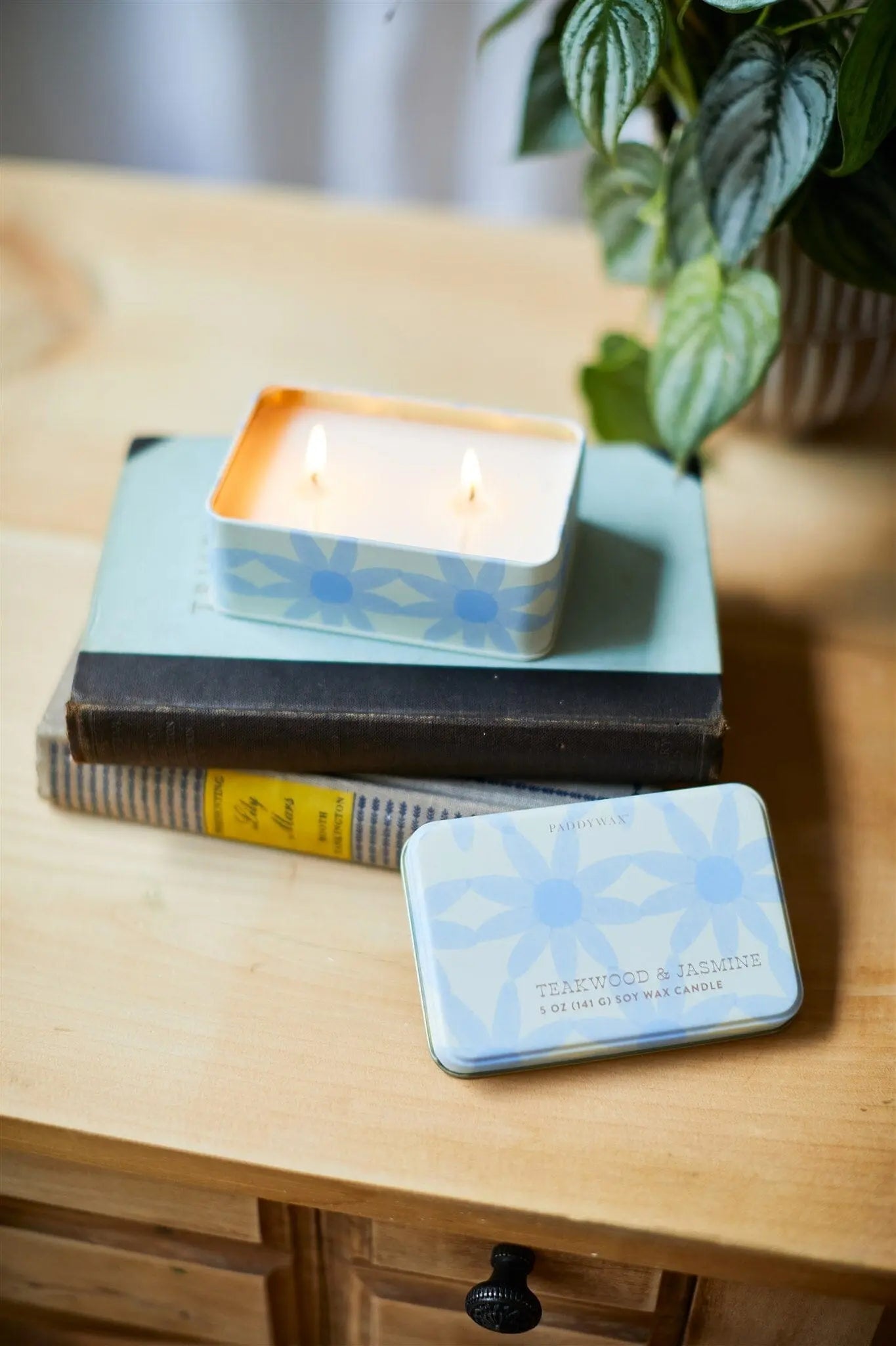 Teakwood & Jasmine - 5 oz Tin Candle